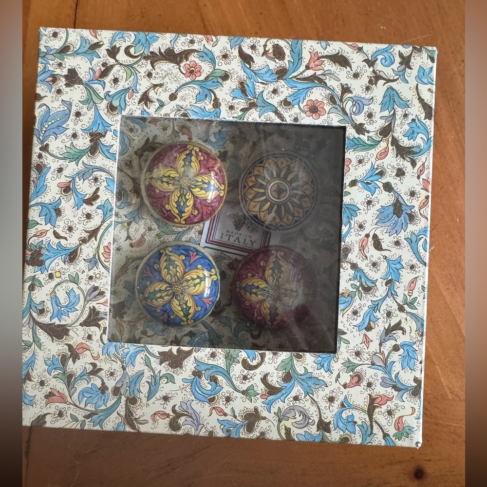 Decorative Ceramic Knobs Set with Floral Design